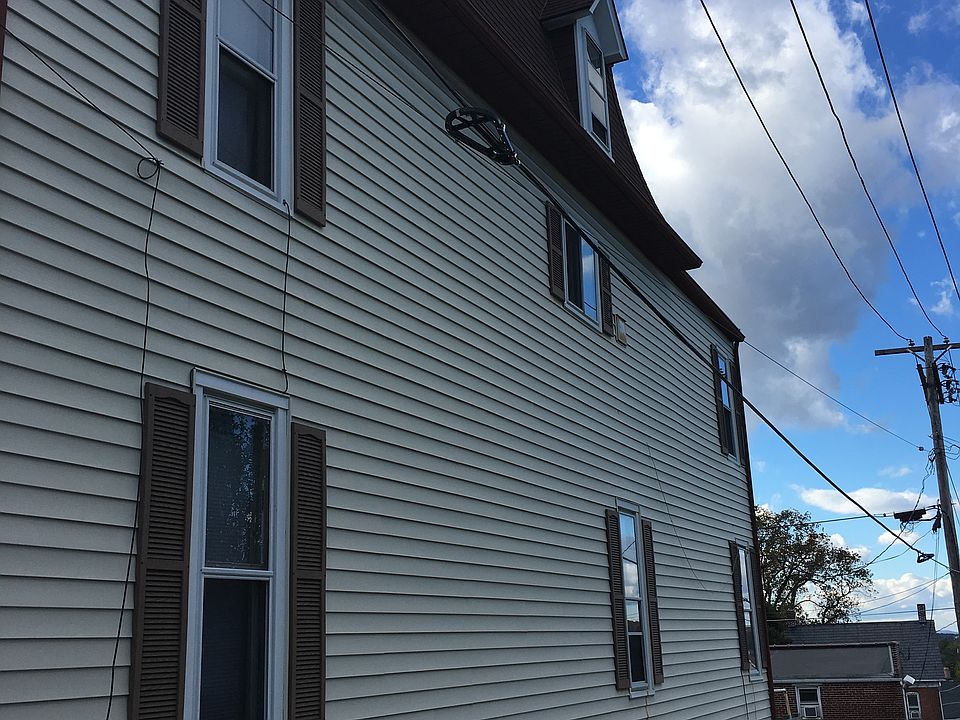 2nd image of 401-403 W Broadway