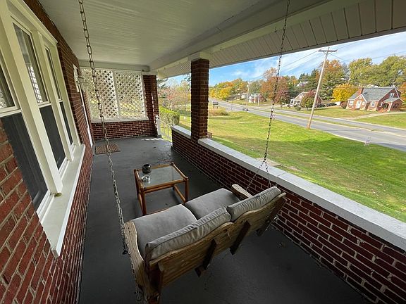 4th image of 1039 Washington Ave
