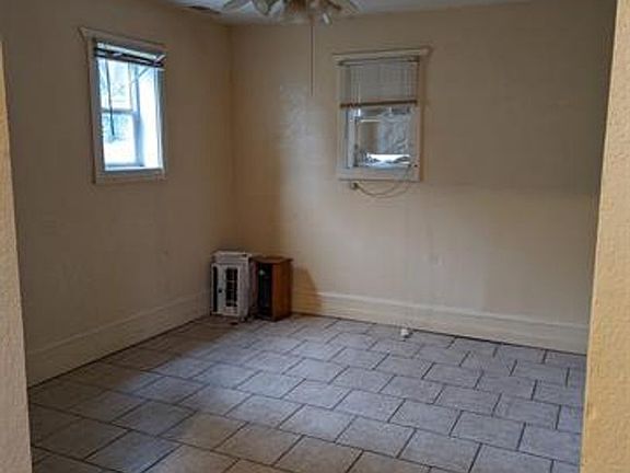 5th image of 213 N Fairfax Ave Unit 5