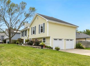 1424 SW Madison St, Lees Summit, MO 64081