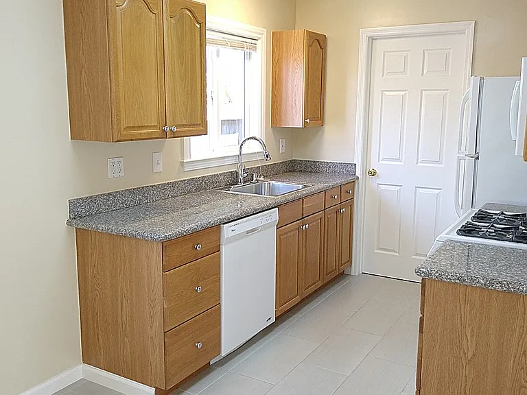 735 San Carlos Ct — Photo 11