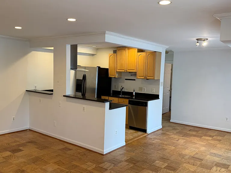 2911 Charing Cross Rd — Photo 8