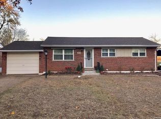 4205 Malus Dr, Saint Louis, MO 63125
