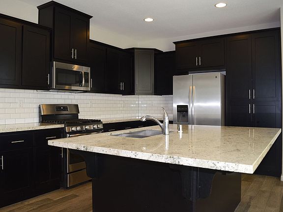 3rd image of 1046 Bridlewood Dr