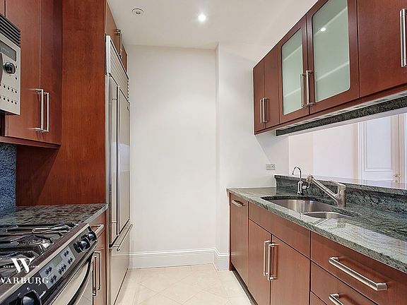4th image of 351 E 51st St APT 10B