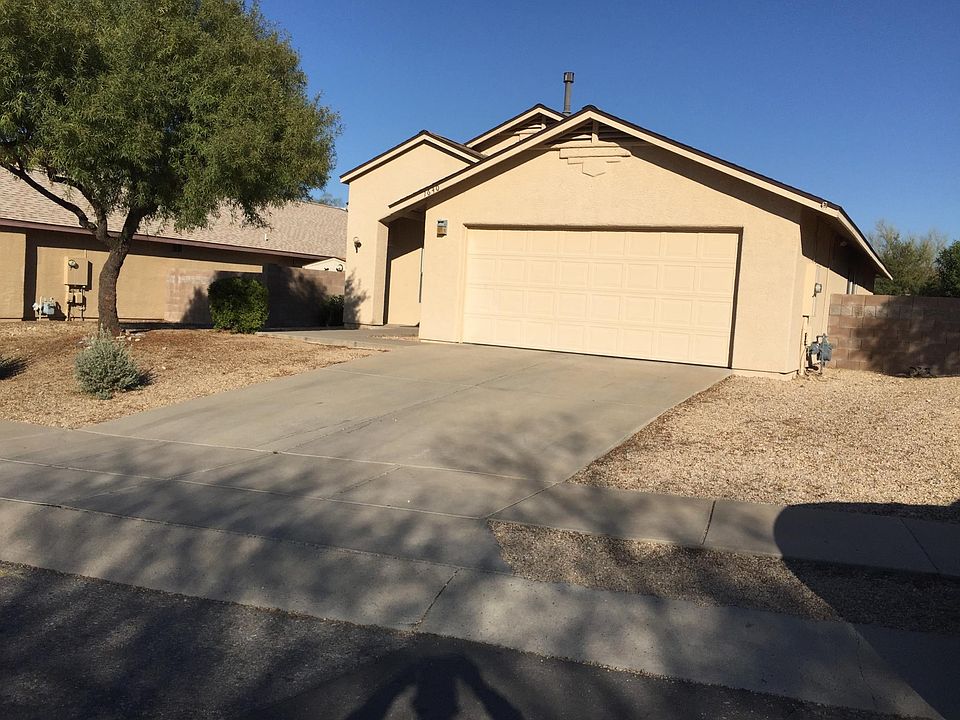 1st image of 1640 N Amberbrooke Ave