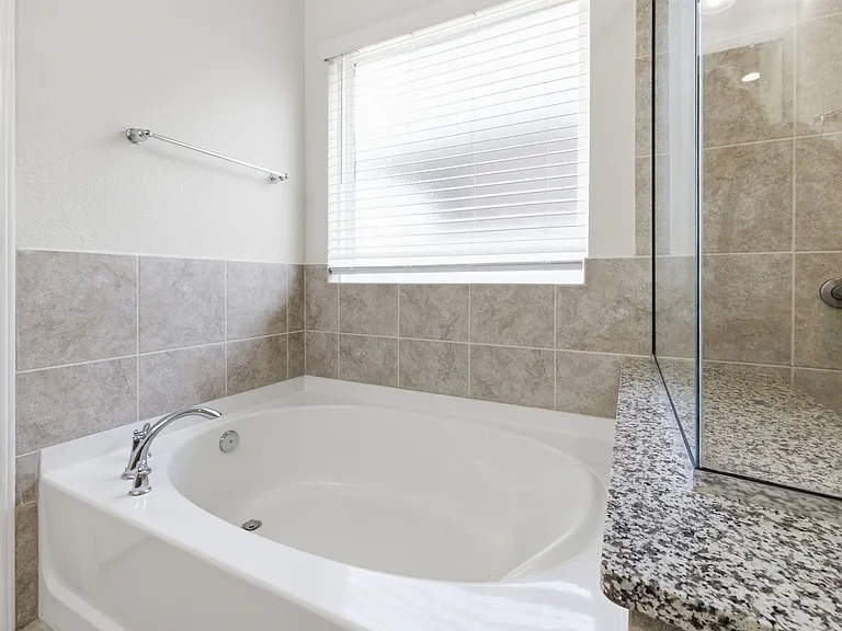 112 Braeburn — Photo 34