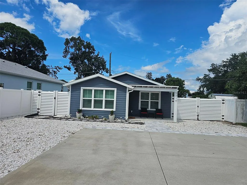 3 bed, 2.0 bath, 1204 sqft, $2,850 — Photo 3