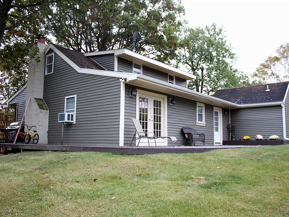 1st image of 7 Forest Dr