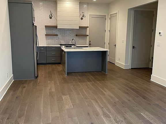 5th image of 460 Heatherden Ave
