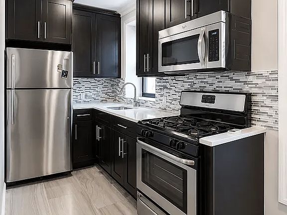2nd image of 527 Carroll St #2F