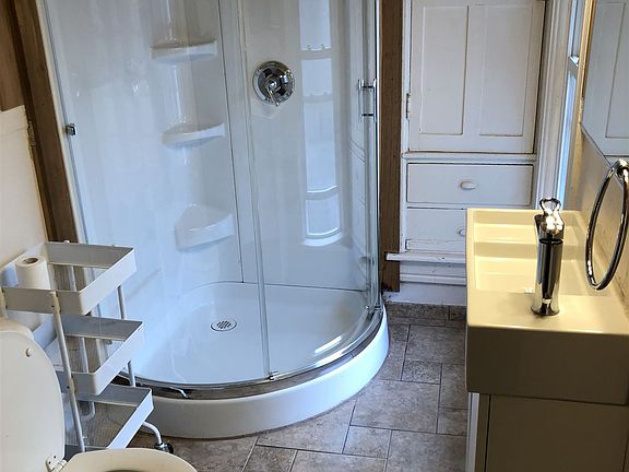 1204 E U Full Bath
