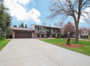 3235 Canterbury Ct, Woodbury, MN 55125