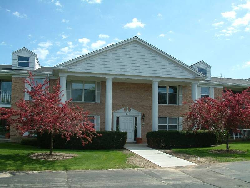 1st image of 933 W Heritage Ct