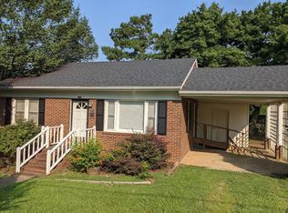 721 W Sycamore St, Chase City, VA 23924