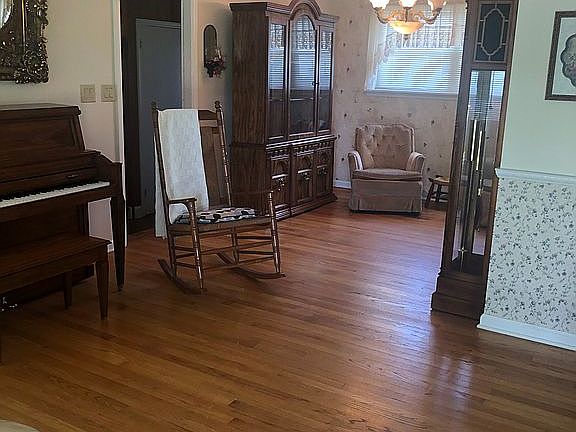 4th image of 225 Juniper Dr