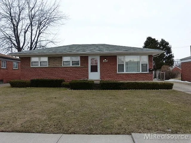 24606 Roxana Ave photo 1