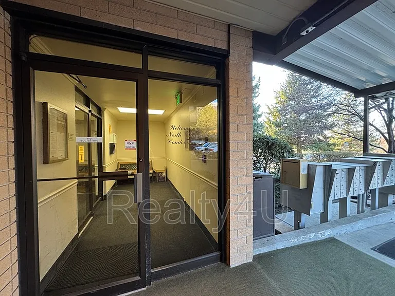 2244 N Canyon Rd — Photo 2