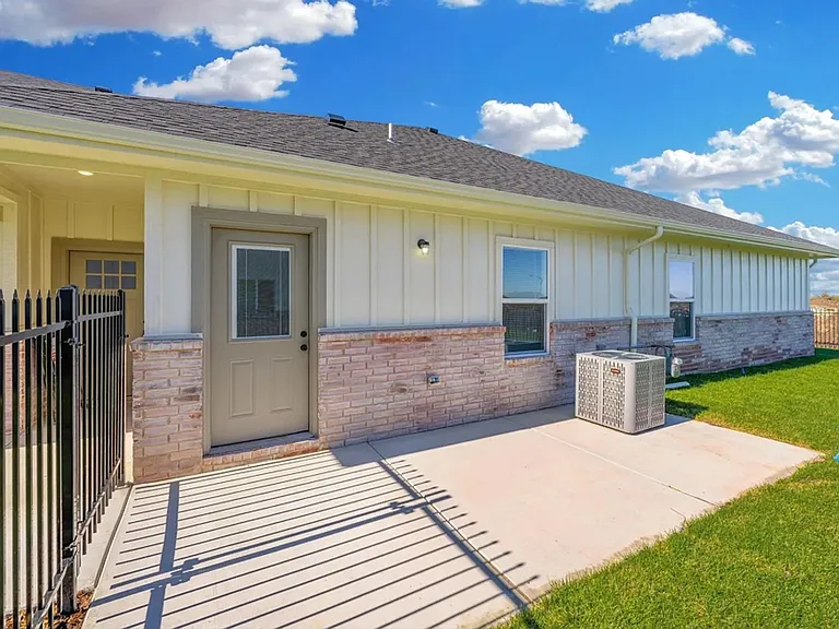 2295 E Spring Hill Ct — Photo 7