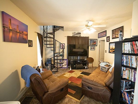 3rd image of 444 Montrose St