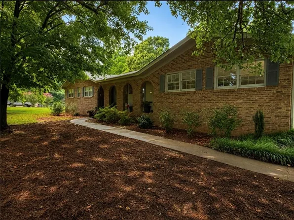 225 Pineridge Rd, Bogart, GA 30622