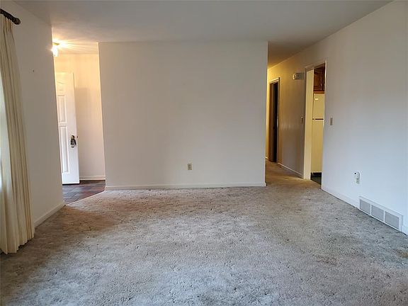 3rd image of 130 Wisconsin Dr