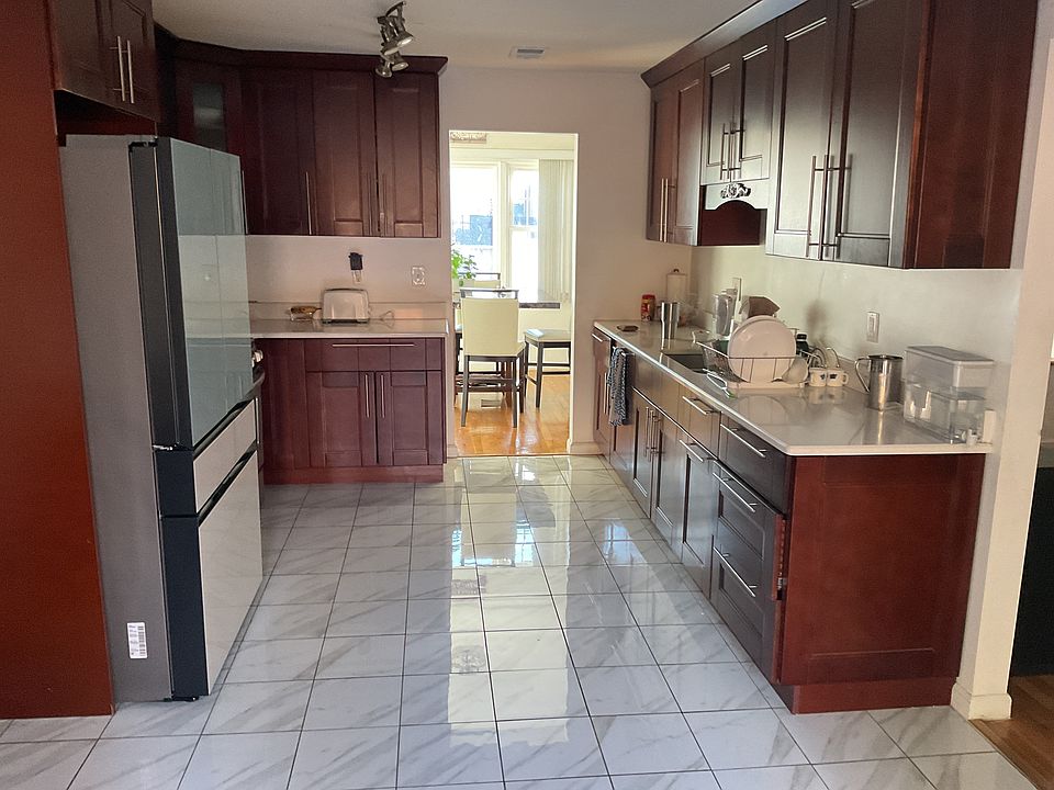 2nd image of 73 Forsythia Ln #B