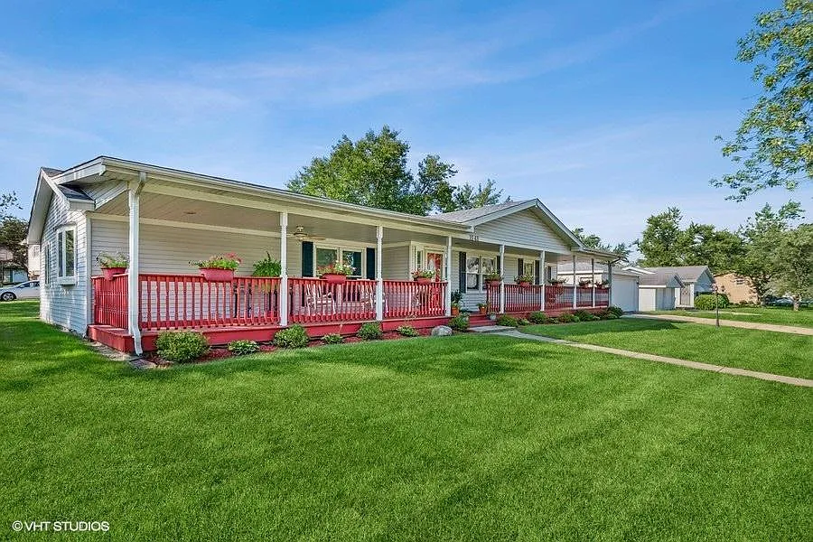 1048 Abbot Ln photo 1