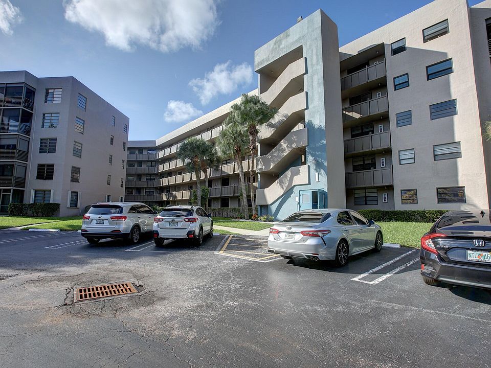 1st image of 900 Colony Point Cir APT 402