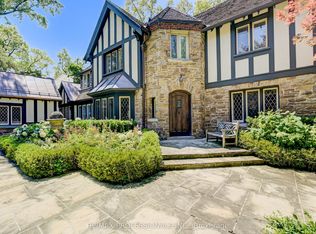 16 Kingsway Cres, Toronto, ON M8X2R2