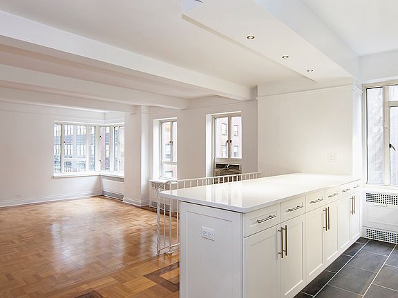 5th image of 20 E 35th St APT 7A