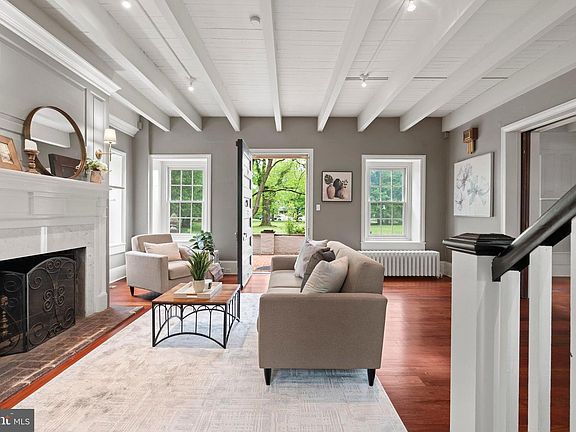 3rd image of 209 N Bellevue Ave