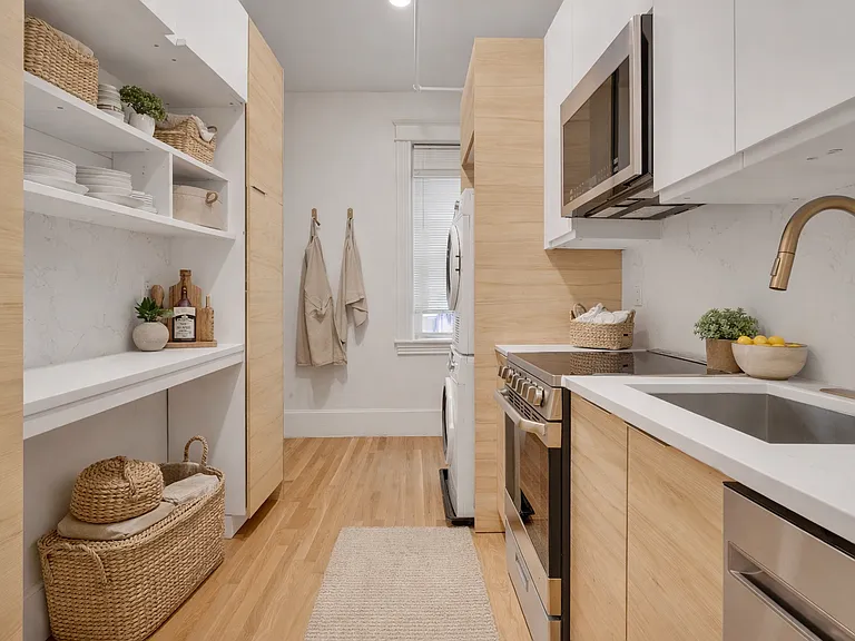 1082 Commonwealth Ave — Photo 1