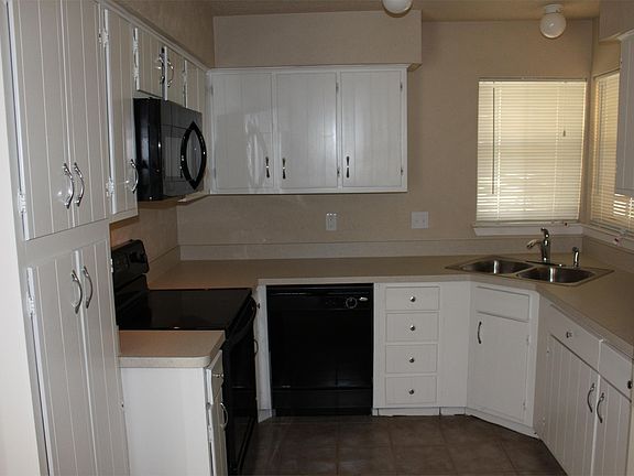 4th image of 1414 Whiteoak Dr