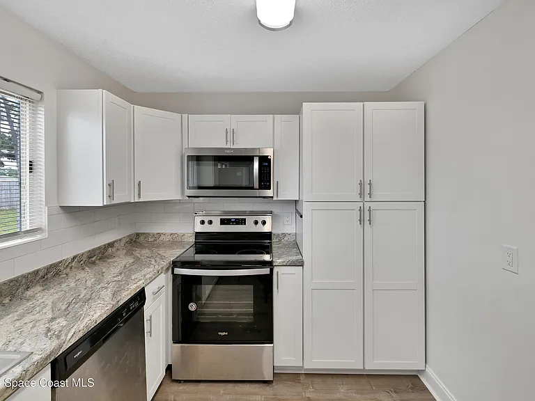 400 Calabria Ave SE — Photo 15