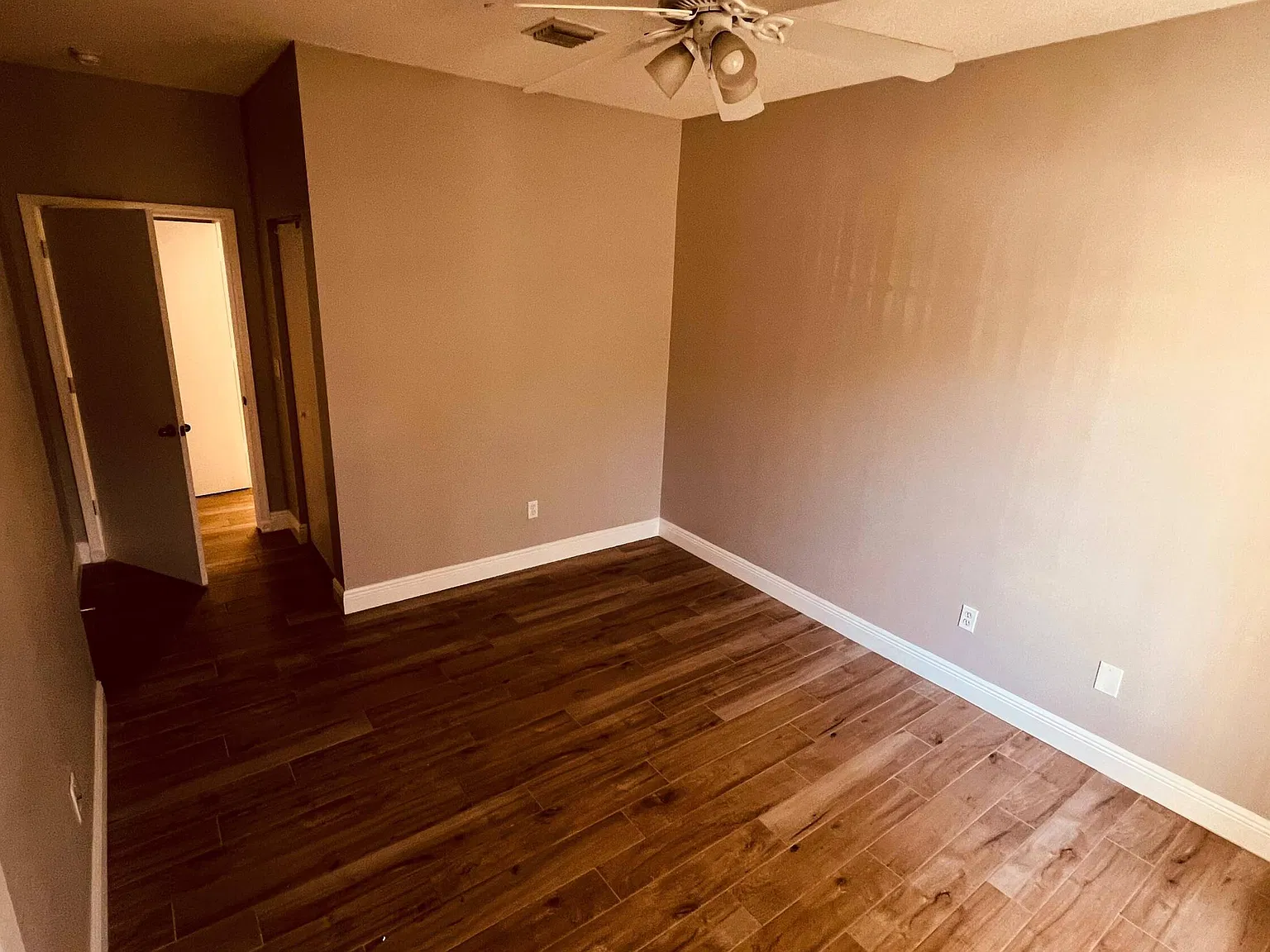 2 bed, 2.0 bath, 1264 sqft, $2,700 — Photo 2
