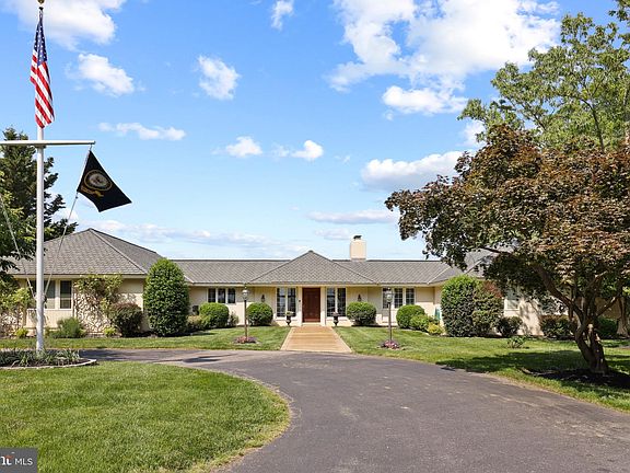 5th image of 168 W Lake Dr