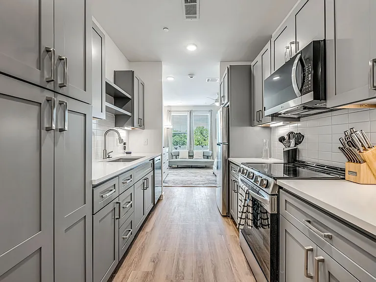 East 9th Apartments — Photo 9