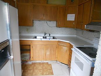 3rd image of 1112 Lum Ave