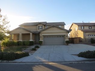 8259 Buchanan Ct, Oak Hills, CA 92344