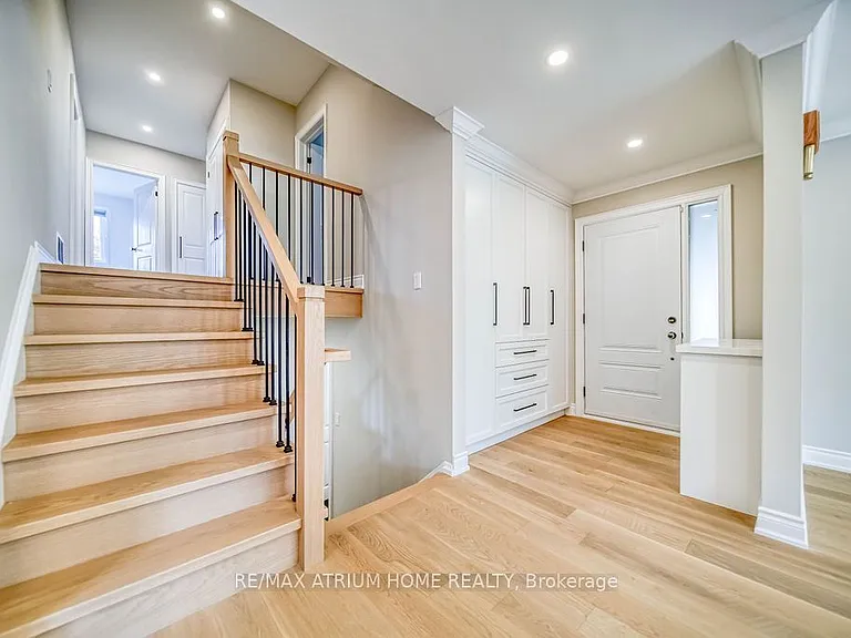 4 Palomino Cres — Photo 7