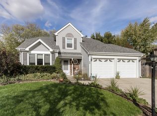 40 Garfield Ln, Streamwood, IL