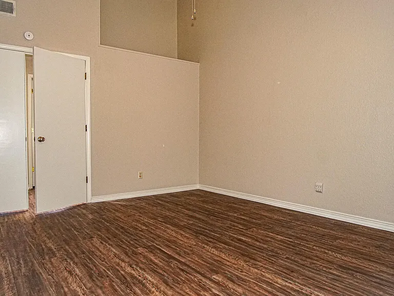 4553 Gen Maloney Cir — Photo 18
