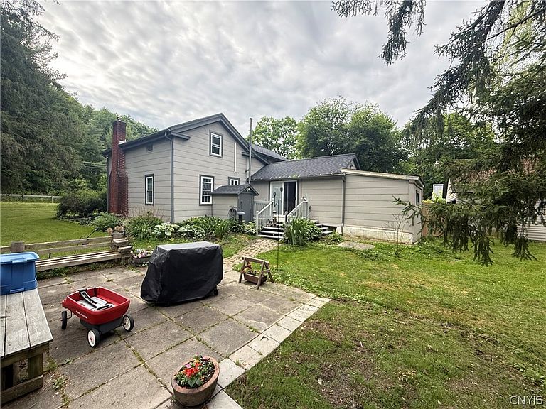 Listing photo 4