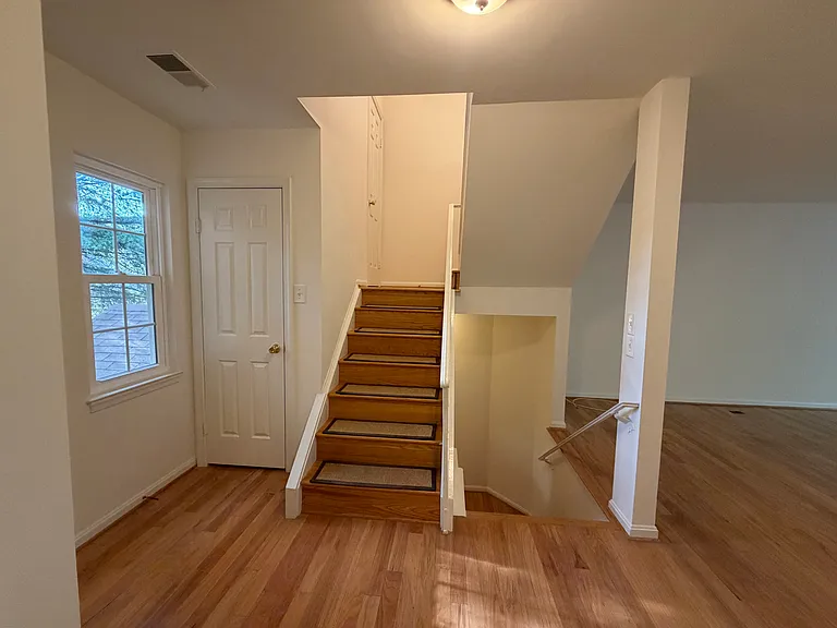 10404 Parthenon Ct — Photo 14