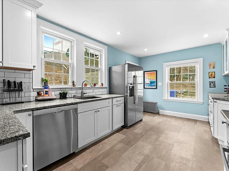 40 Lake Shore Rd — Photo 29