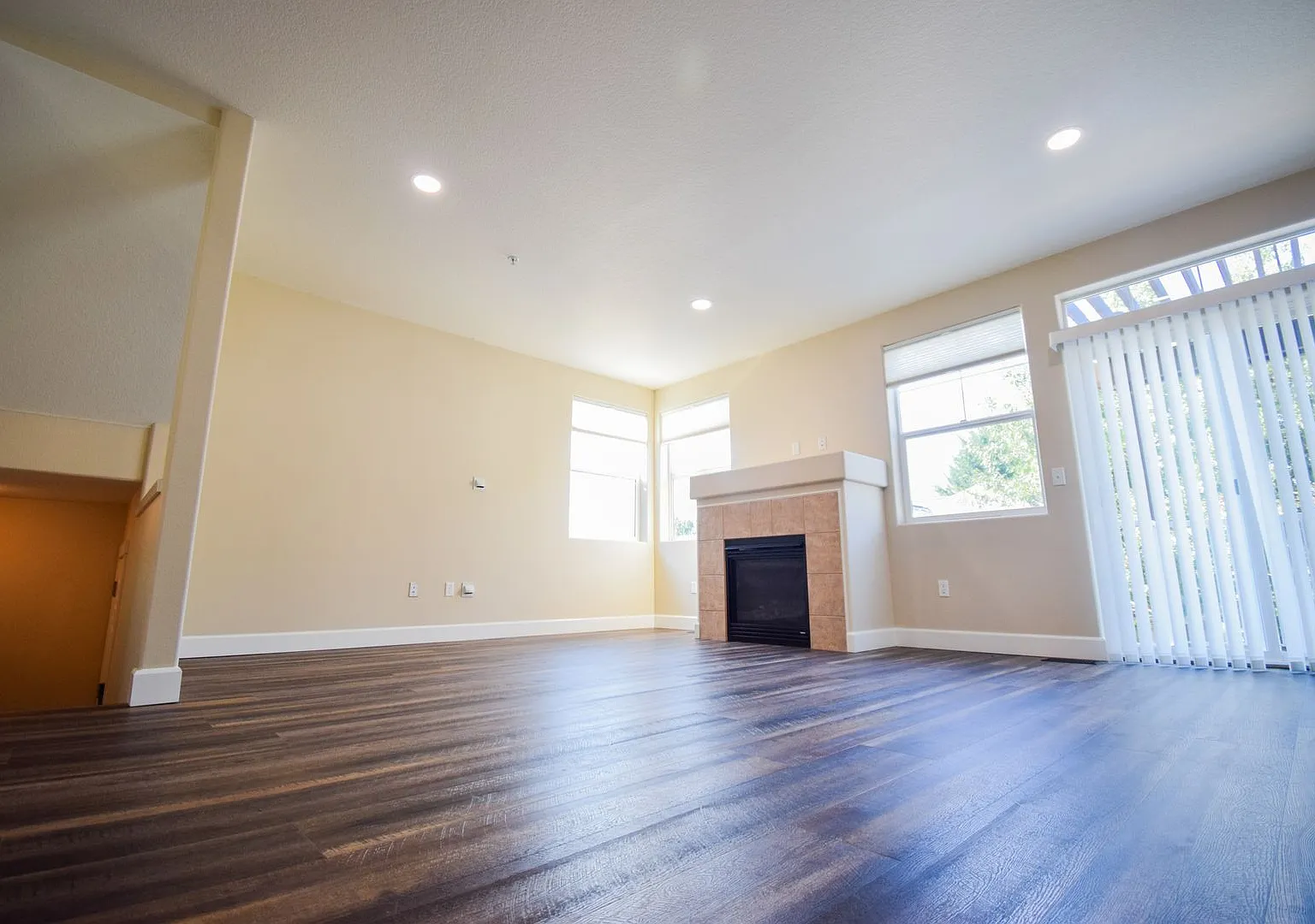 Beautiful Condo! Wonderful Neighborhood! — Photo 1
