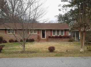 108 Crestview Dr, Cowpens, SC 29330