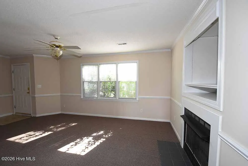 2 bed, 1.5 bath, 1041 sqft, $1,000 — Photo 3