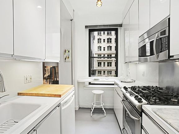 3rd image of 541 Amsterdam Ave #2E